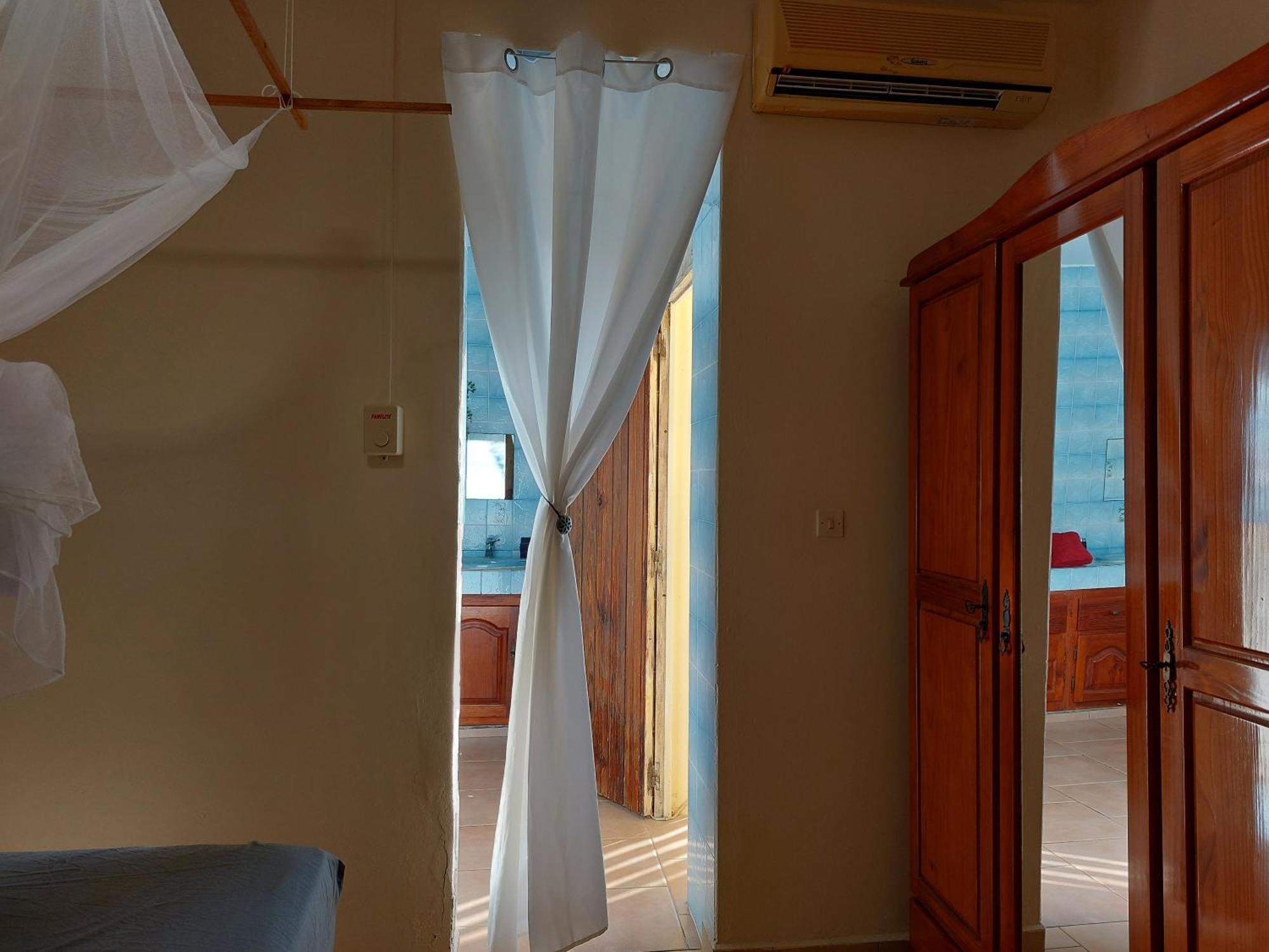 La Jemeli Hotel Grand-Bourg  ภายนอก รูปภาพ
